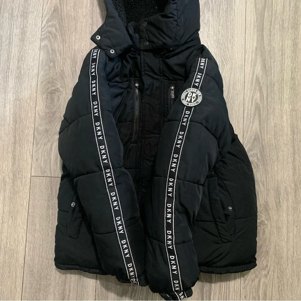 DKNY Boys Black Puffer Jacket L 14/16 Sherpa Lined Hood Logo Tape Winter Coat